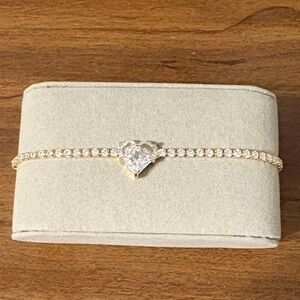 Elegant Gold Heart Bracelet